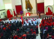 Ribuan Umat Katolik Rantepao Khusyuk Rayakan Jumat Agung, Seruan Hidup dalam Kasih Menggema