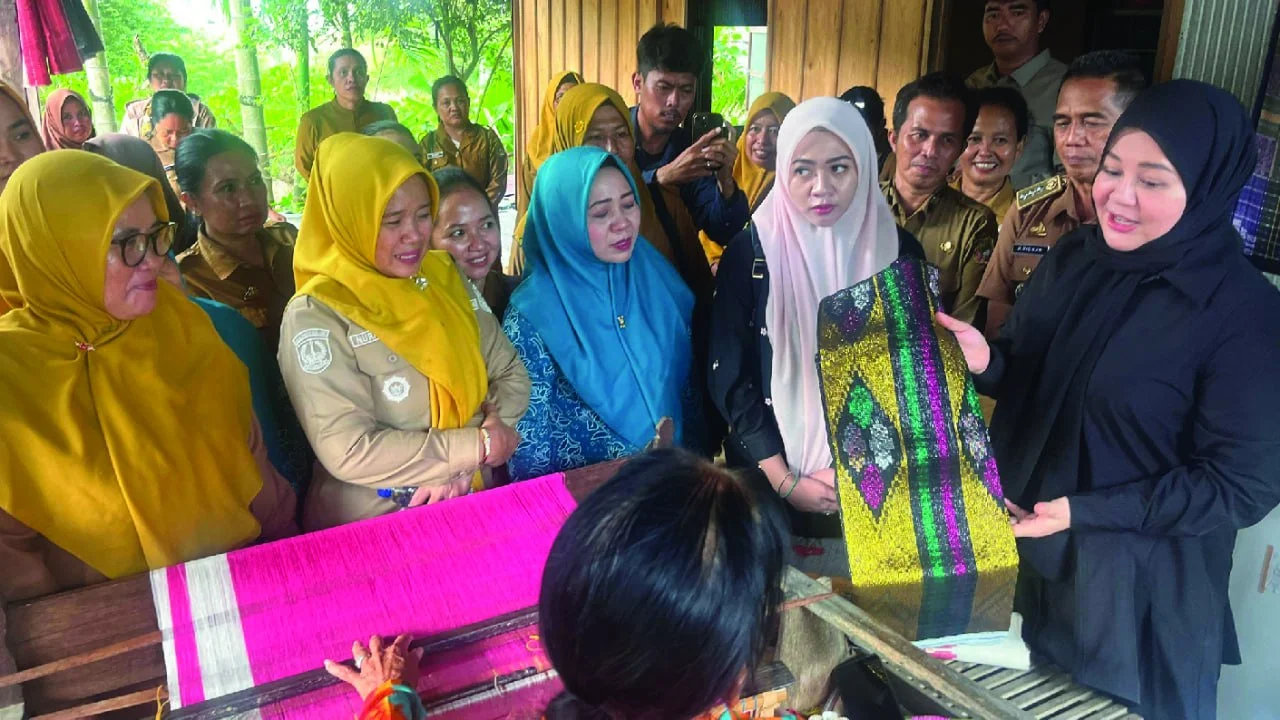 Didorong Naik Kelas, Tenun Emas Sidrap Bidik Pasar Lebih Luas