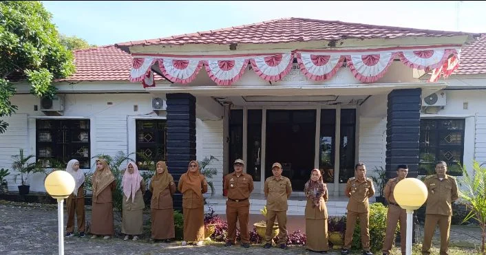 Jadi Irup Upacara Bendera di Lapangan Kantor Camat Binamu, Begini Pesan Lurah Bontoa Saharullah 2 Jadi Irup Upacara Bendera di Lapangan Kantor Camat Binamu, Begini Pesan Lurah Bontoa Saharullah