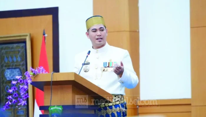 Ribuan Siswa Dapat Seragam Gratis, Mahasiswa Kurang Mampu Dibebaskan SPP