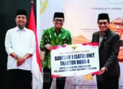Gubernur Sulsel Serahkan Bantuan Traktor dan Hibah Rp800 Juta untuk Petani NU