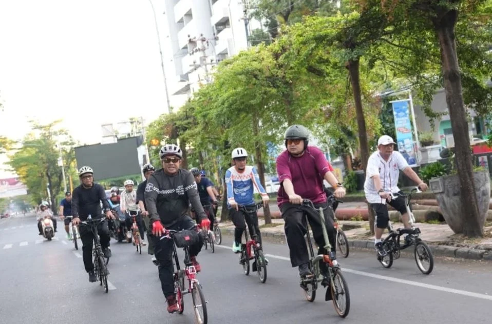 Appi Manfaatkan WFH untuk Gowes Bersama Pantau “Jumat Bersih” di Tiga Kecamatan