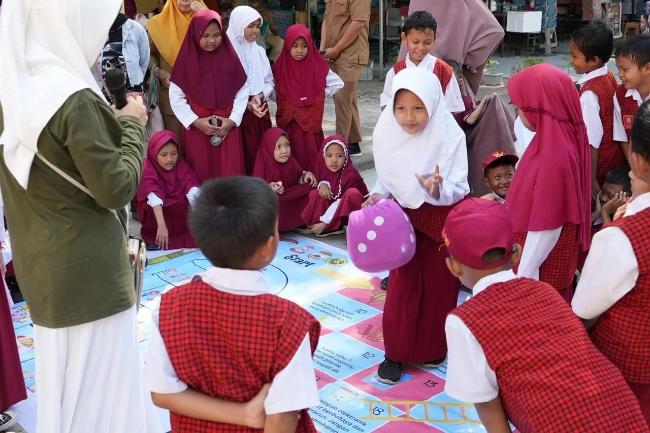 Cetak Generasi Peduli Lingkungan, Pemkot Makassar Gelar Outing Class di TPS3R Karebosi 2 Cetak Generasi Peduli Lingkungan, Pemkot Makassar Telat Outing class di TPS3R Karebosi