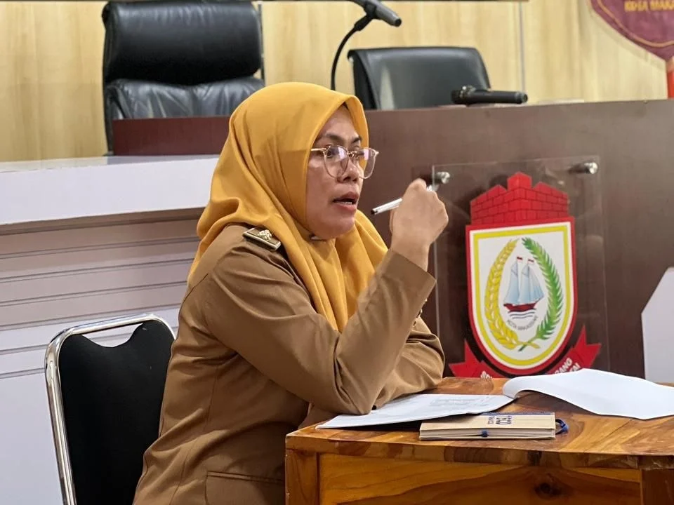 Camat Ujung Pandang Warning Pelaku Usaha: Wajib Pilah Sampah dari Sumbernya 2 Camat Ujung Pandang Warning Pelaku Usaha: Wajib Pilah Sampah dari Sumbernya