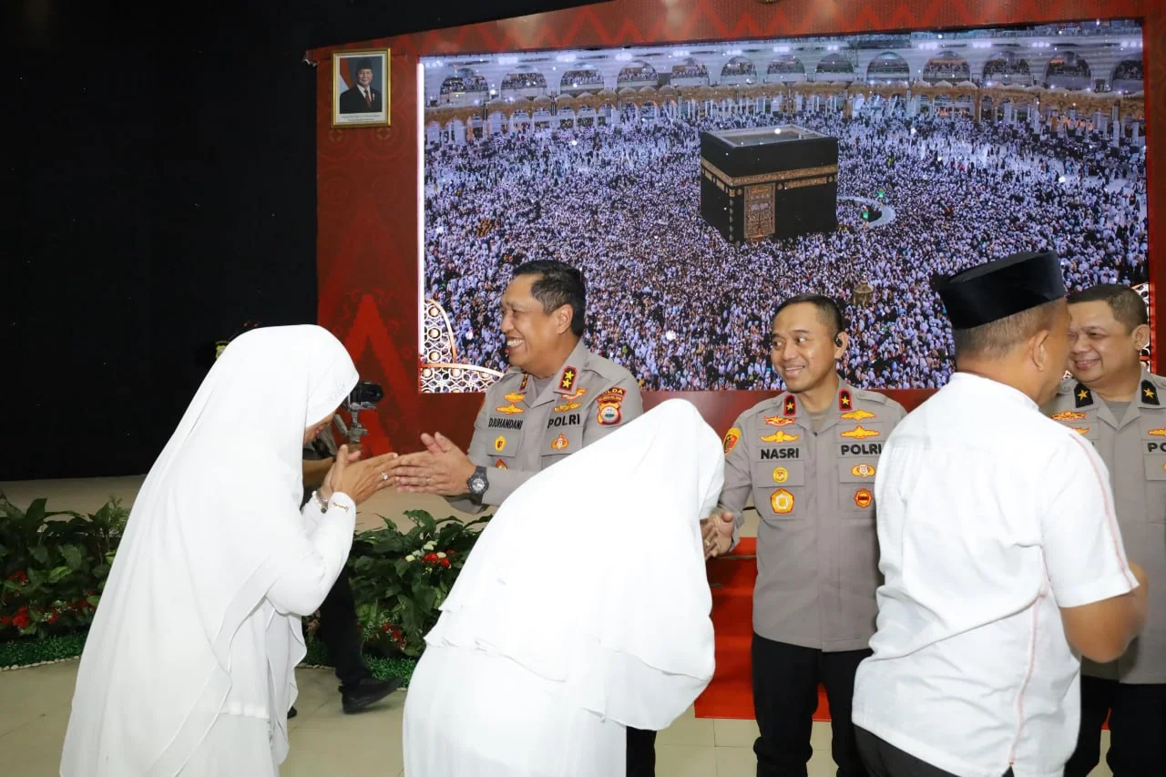 Kapolda Sulsel Lepas Jamaah Haji Personel, Tekankan Kesiapan Total demi Raih Haji Mabrur