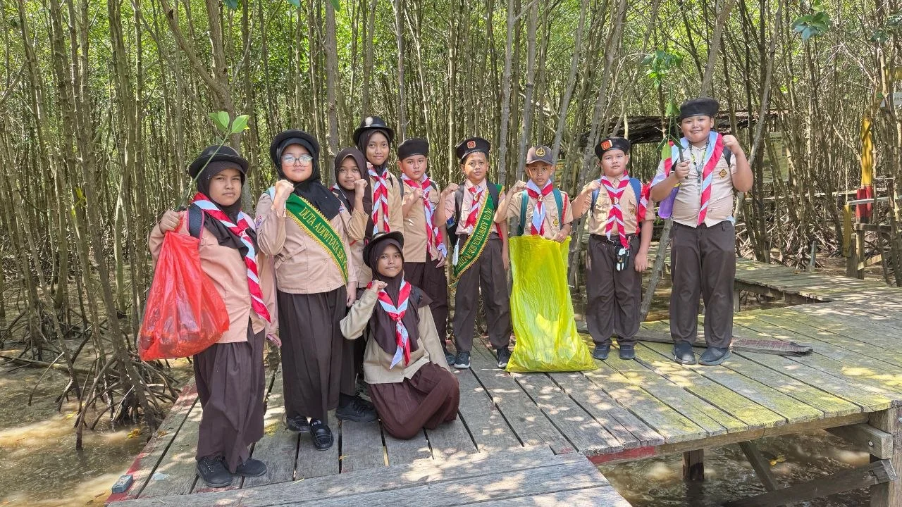 Hari Bumi Jadi Ruang Belajar Nyata, SDN Pongtiku 1 Ajak Siswa Turun Langsung Jaga Lingkungan