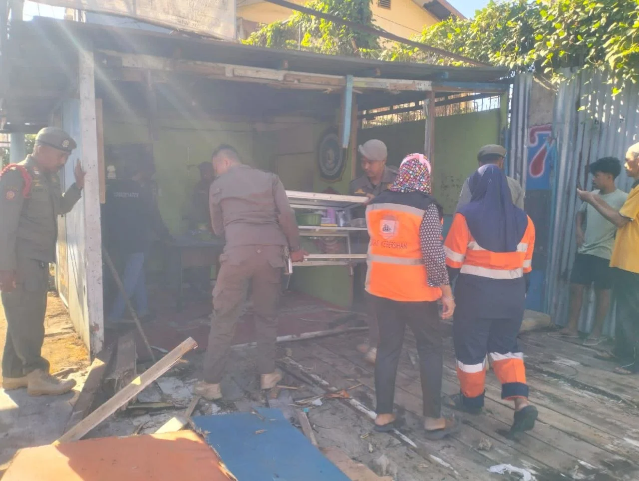 Penertiban PK5 di Atas Drainase Lajangiru Berjalan Tertib dan Lancar