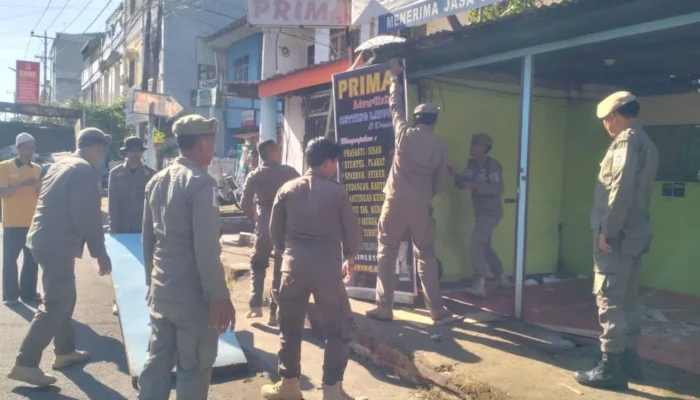 Penertiban PK5 di Atas Drainase Lajangiru Berjalan Tertib dan Lancar