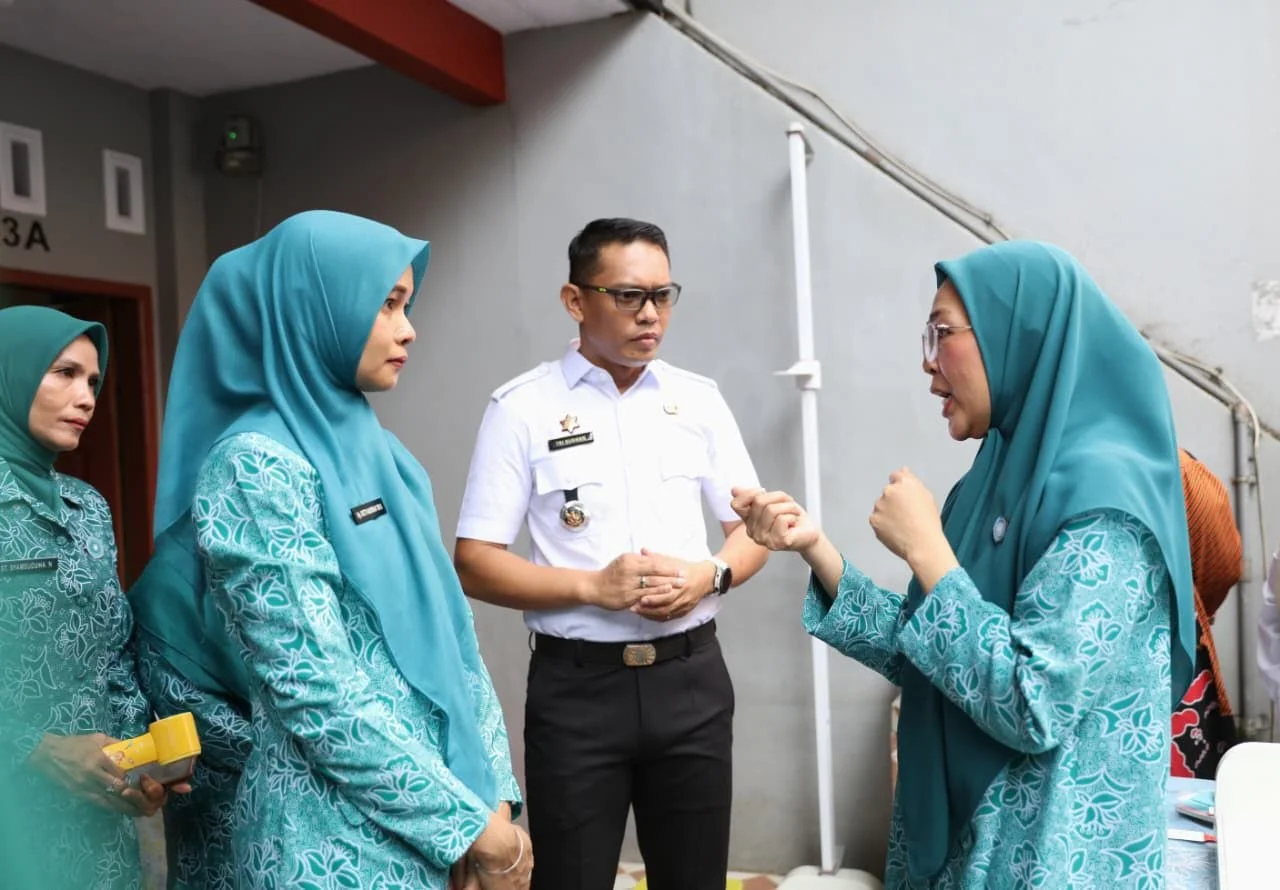 Hari Posyandu Nasional, Melinda Aksa Kunjungi Sejumlah Posyandu di Makassar 3 Hari Posyandu Nasional, Melinda Aksa Kunjungi Sejumlah Posyandu di Makassar