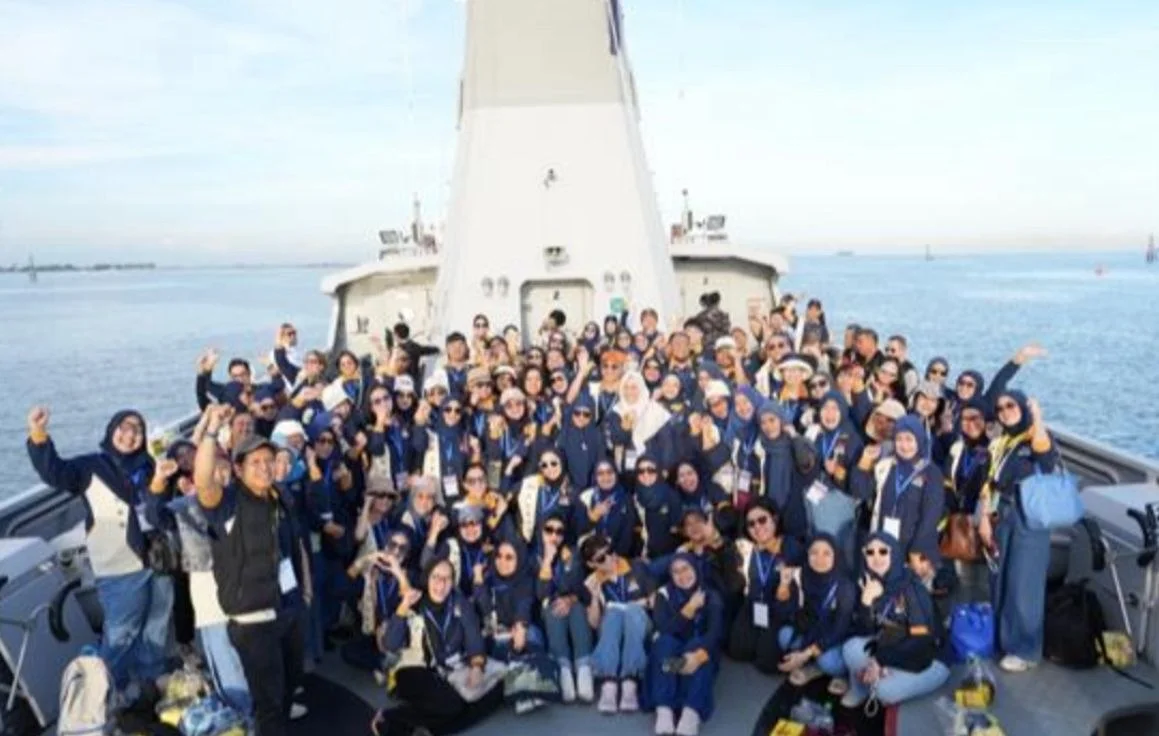 Dokter Gigi Anak Layani Ratusan Siswa di Pulau Kodingareng 2 Dokter Gigi Anak Layani Ratusan Siswa di Pulau Kodingareng