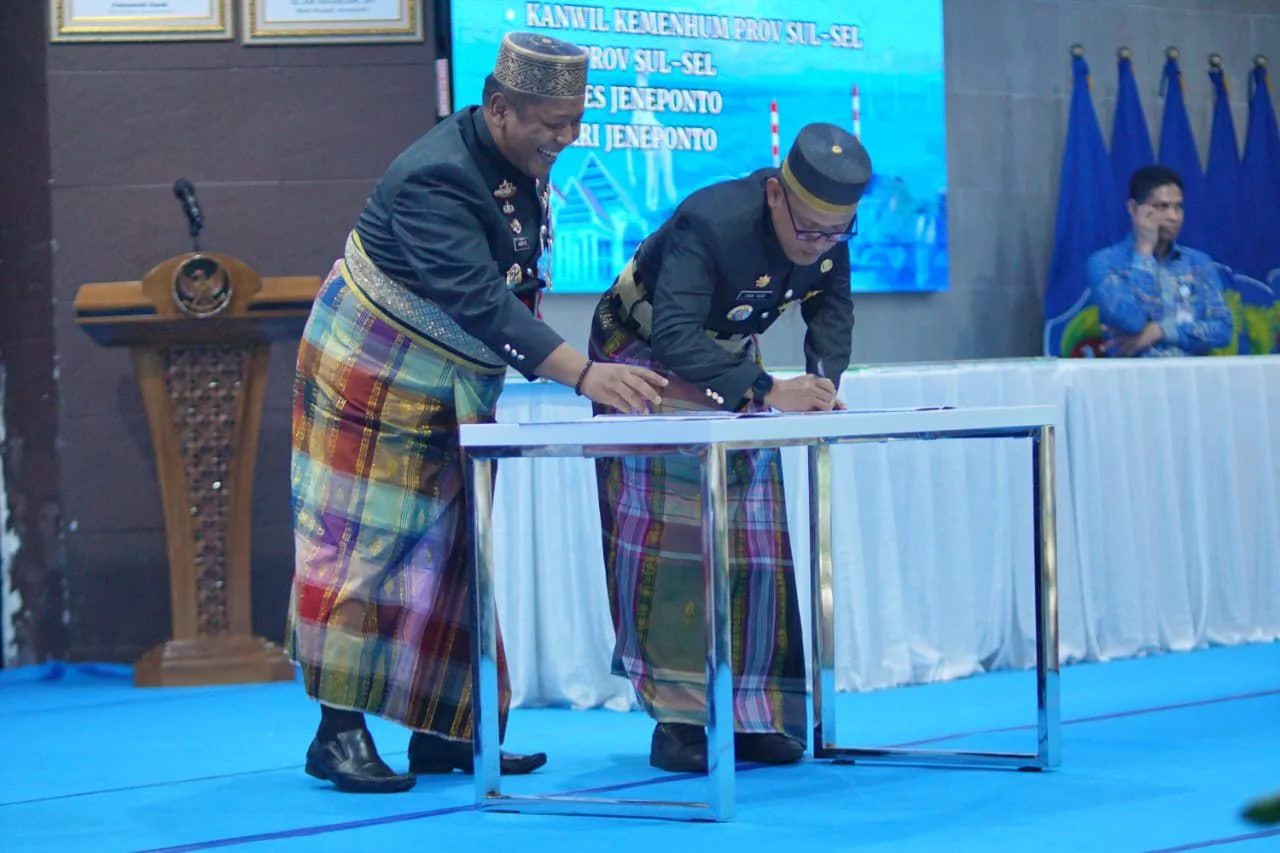 Gubernur Sulsel Lakukan Penandatanganan Prasasti dan Penyerahan Bantuan di Hari Jadi Jeneponto ke-163