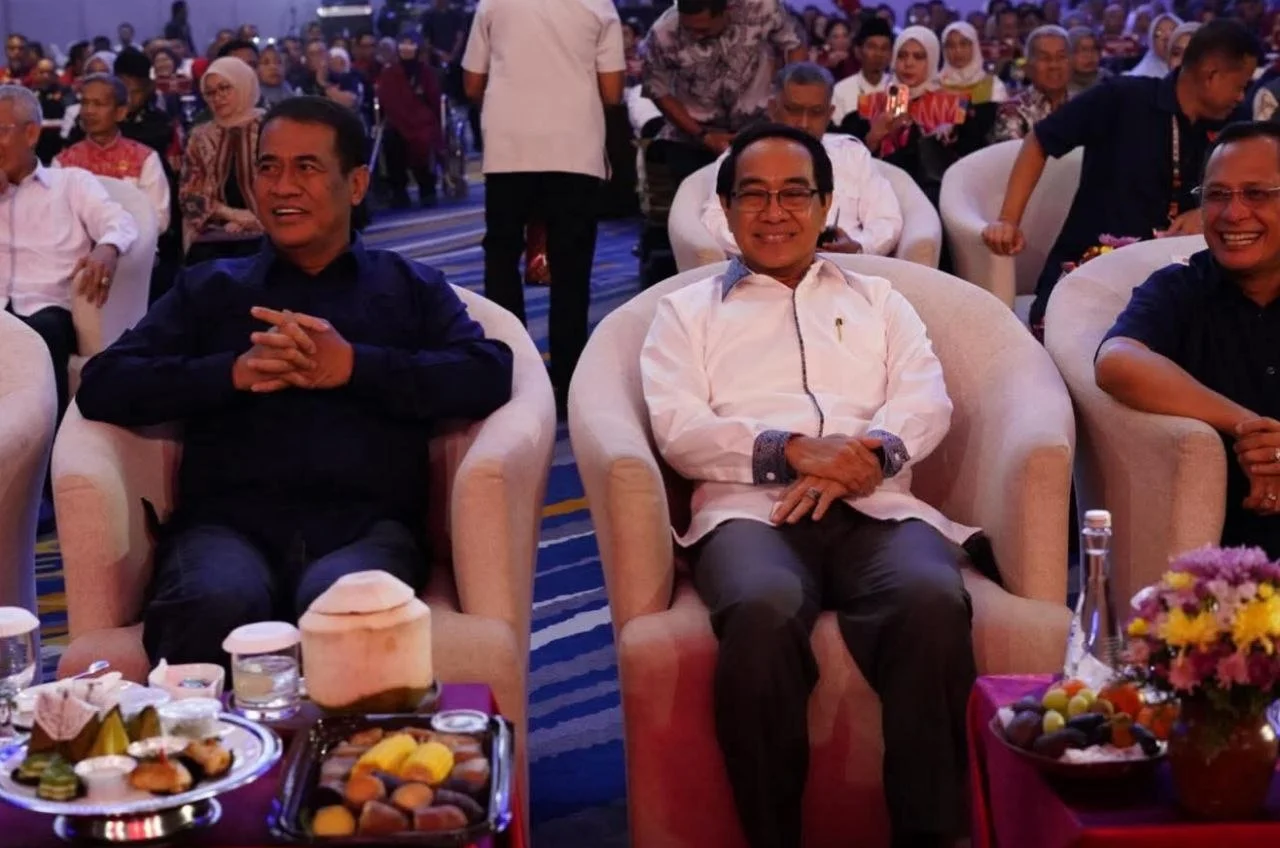 Andi Amran Sulaiman Kembali Pimpin IKA Unhas Lewat Aklamasi 2 Andi Amran Sulaiman Kembali Pimpin IKA Unhas Lewat Aklamasi