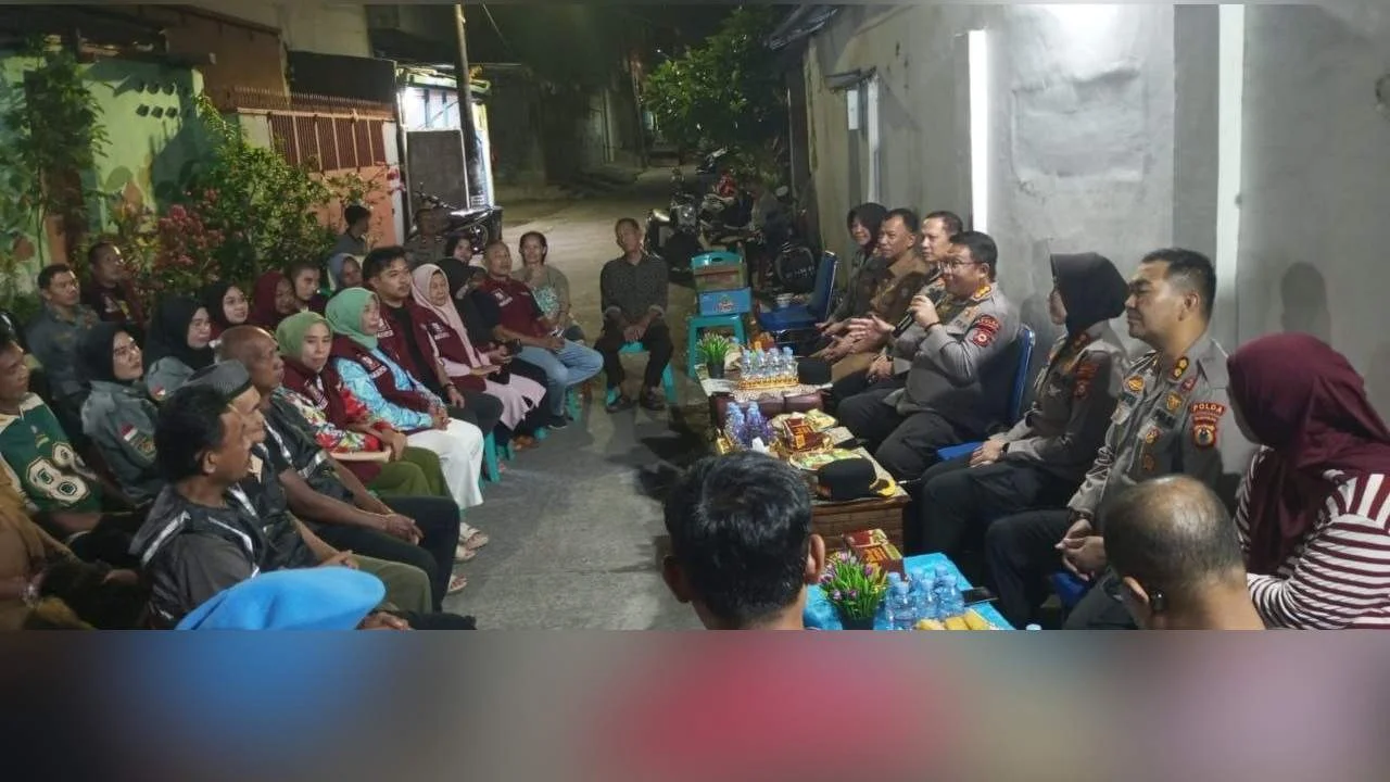 Dirbinmas Polda Sulsel Resmikan Poskamling 24 Jam di Wajo 2 Dirbinmas Polda Sulsel Resmikan Poskamling 24 Jam di Wajo