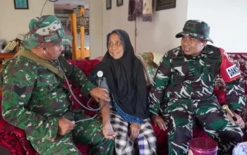 Letkol Abdul Muthalib Tallasa Turun Langsung Cek Layanan Kesehatan TMMD di Arungkeke 10 Letkol Abdul Muthalib Tallasa Turun Langsung Cek Layanan Kesehatan TMMD di Arungkeke