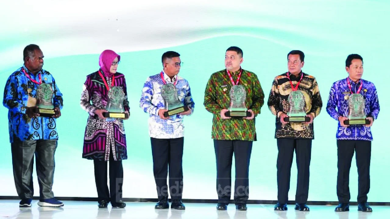 Makassar Jadi Kota Terbaik Nasional soal Perlindungan Pekerja, Appi Bawa Pulang Paritrana Award 2025