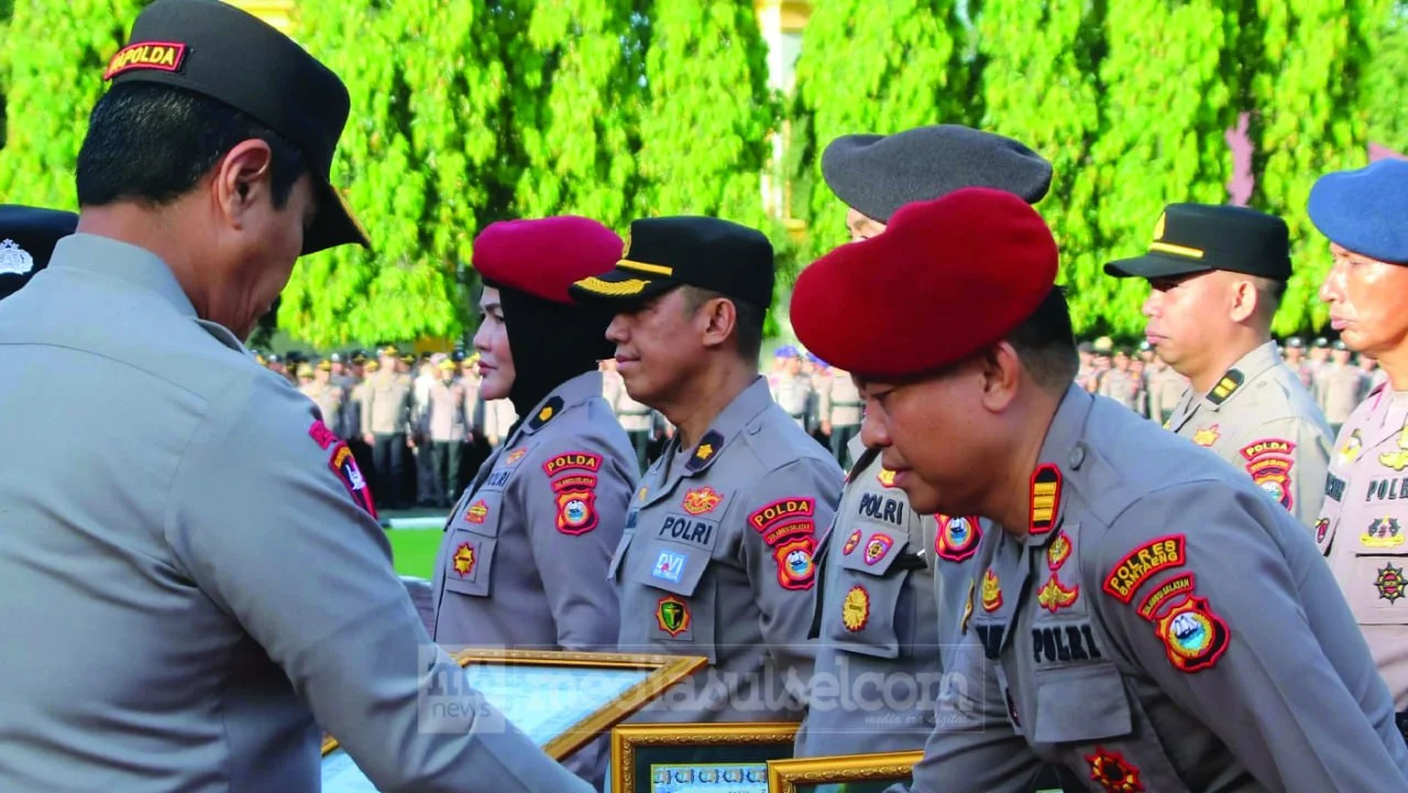 Dari Evakuasi Korban Pesawat hingga Bongkar Sindikat Curanmor, Kapolda Sulsel Ganjar Puluhan Polisi Berprestasi