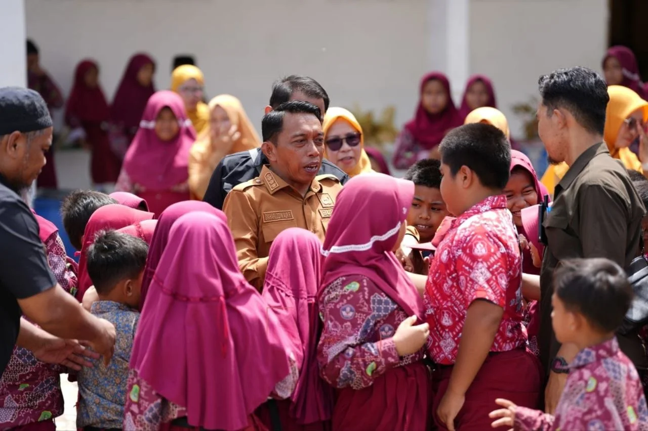 Bupati Sidrap Puji Kebersihan SDN 1 Rijang Panua dan Titip Pesan Disiplin untuk Siswa