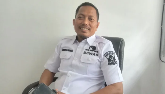 Dewas PDAM Sudirman Sappara Resmi Masuk Kantor Disambut Hangat Direksi PDAM Jeneponto: Janji Aktif Lakukan Pengawasan