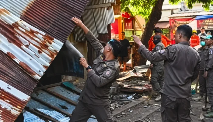 Pemkot Makassar Tertibkan 16 Lapak PKL di Akses Puskesmas Tabaringan