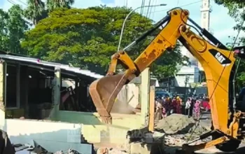 Pemkot Makassar Tertibkan 178 Lapak PKL di Mariso, Fokus Kembalikan Fungsi Fasum dan Trotoar 3 Pemkot Makassar Tertibkan 178 Lapak PKL di Mariso, Fokus Kembalikan Fungsi Fasum dan Trotoar