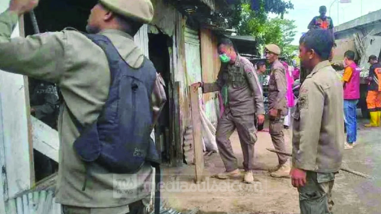 Penataan Kota Bergerak, Pemkot Makassar Tertibkan 16 Lapak Liar di Panakkukang
