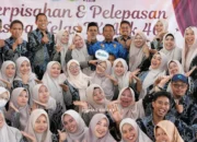 Bupati Sidrap Salami Satu per Satu Lulusan SMPN 1 Watang Pulu, Pesan Pendidikan Jadi Sorotan