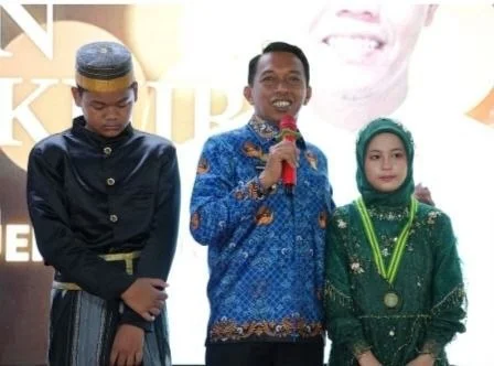 Bupati Sidrap Sebut Pendidikan Jadi Kunci Kemajuan Daerah saat Hadiri Penamatan Santri DDI Lautang Benteng