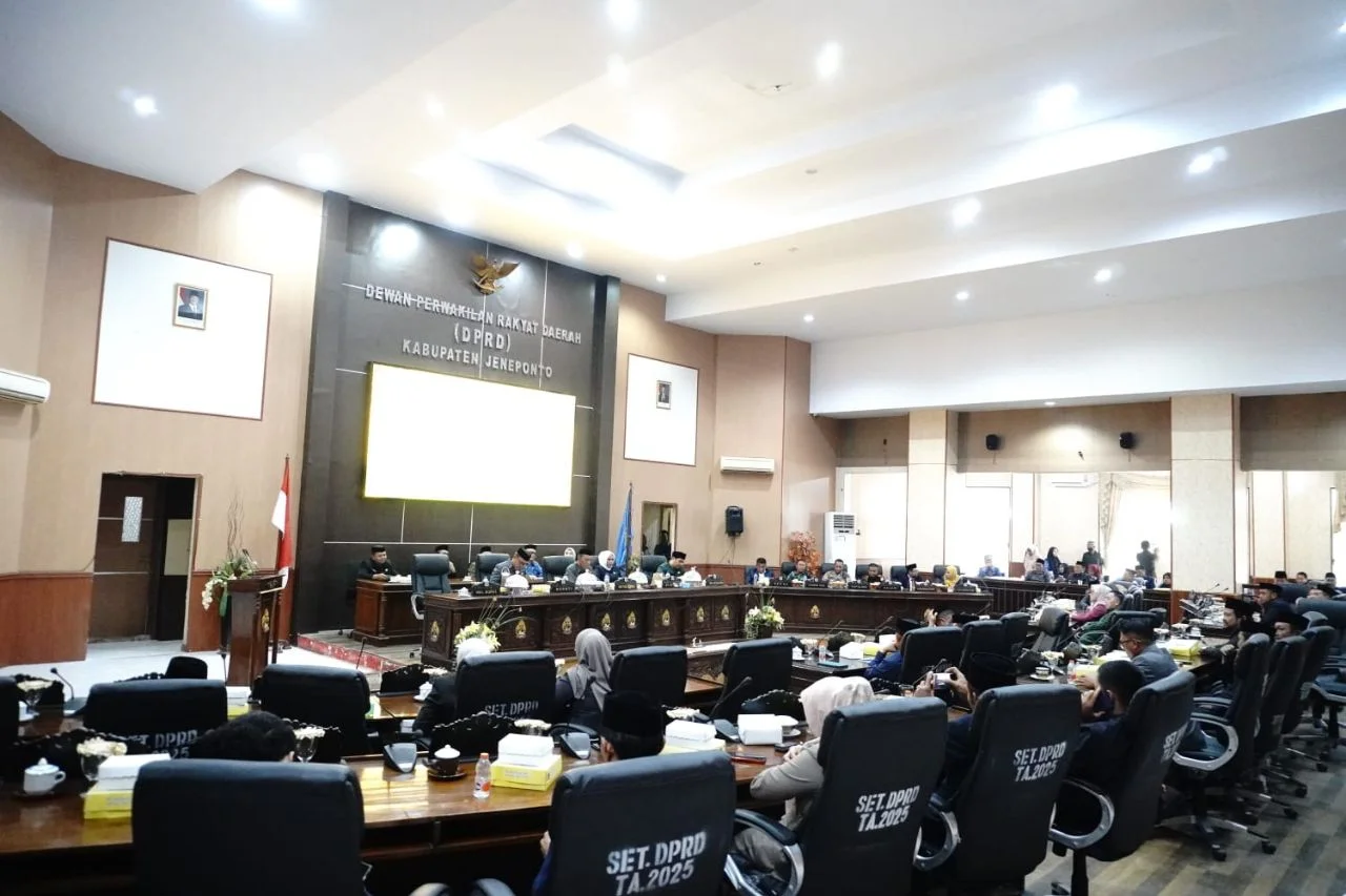 Bupati Paris Yasir Paparkan Capaian Pembangunan di Kepemimpinannya di Rapat Paripurna DPRD Jeneponto 2 Bupati Paris Yasir Paparkan Capaian Pembangunan di Kepemimpinannya di Rapat Paripurna DPRD Jeneponto