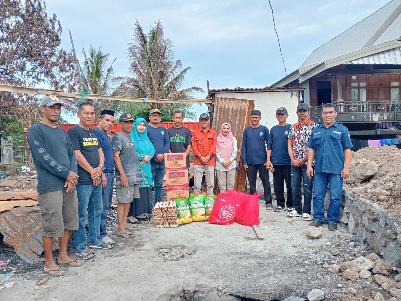 Rumah Warga Ludes Terbakar, Lurah Bontoa dan TP PKK Datang Bawa Bantuan