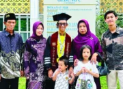 Anak Petani dari Bone Raih Gelar Doktor, Kisah Aras Prabowo Jadi Bukti Pendidikan Bisa Ubah Masa Depan