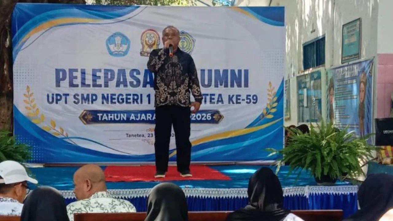 Kabid SMP Disdikbud Jeneponto Hadiri Penamatan Siswa UPT SMPN 1 Tamalatea, Ini Pesan Kepsek Abd Rajab 2 Kepala Sekolah UPT SMPN 1 Tamalatea, Kabupaten Jeneponto, Abd Rajab, S.Pd, MM