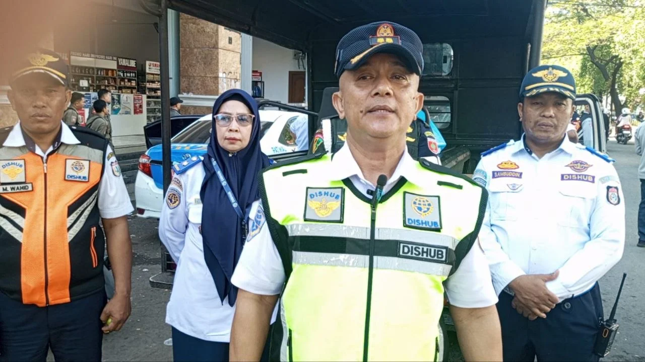 Dishub Makassar Tertibkan Parkir Liar di Veteran Utara, Kendaraan Pelanggar Diamankan