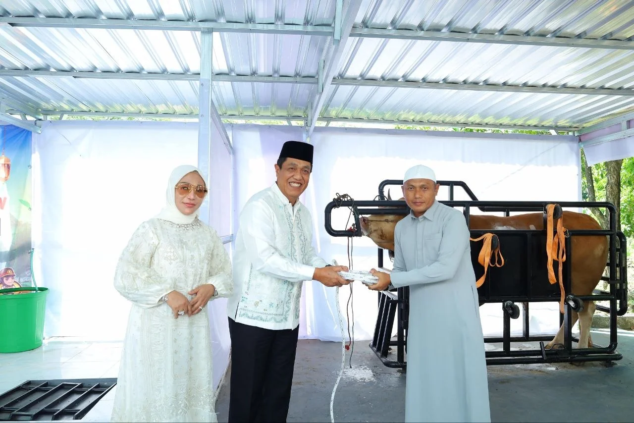 Idul Adha di Mapolda Sulsel, Kapolda Salat Bersama Warga hingga Salurkan Daging Kurban