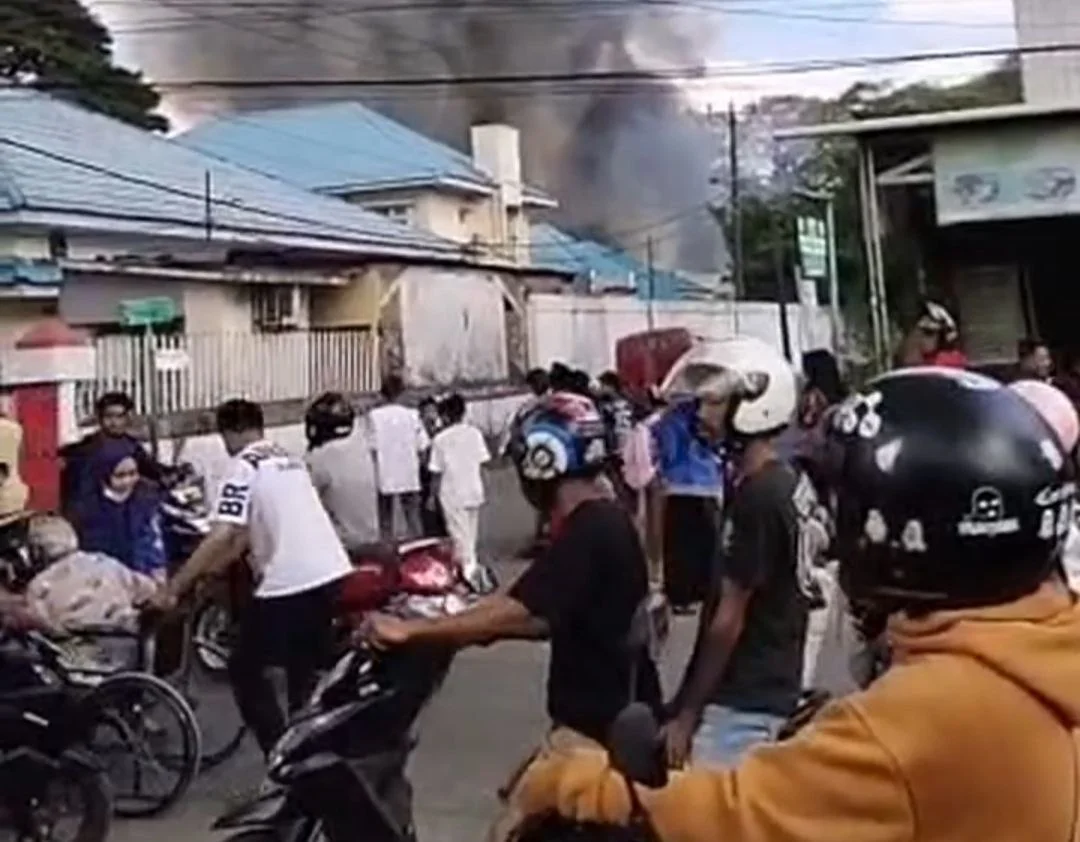Kebakaran RSUD Syekh Yusuf Gowa Picu Kepanikan, Pasien Dievakuasi Keluar Gedung