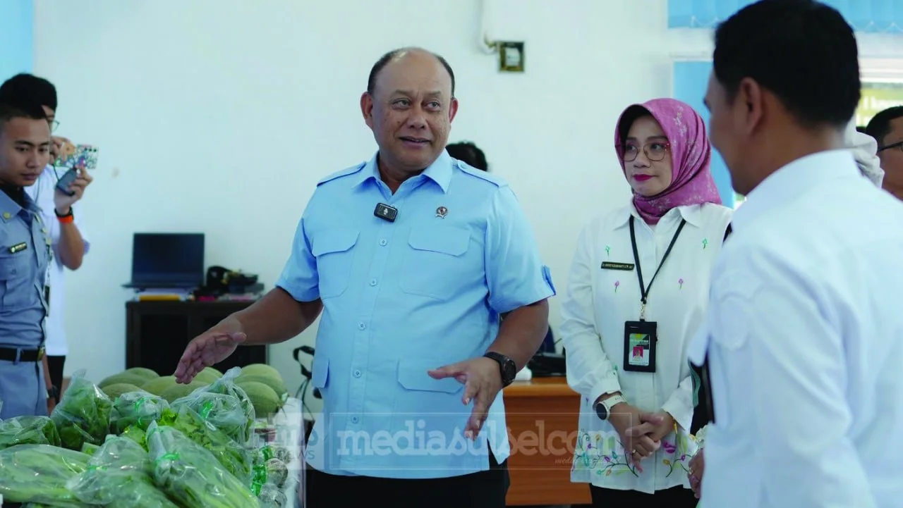 Prabowo Ganti Pucuk Pimpinan BGN, Pemerintah Pastikan Program Makan Bergizi Gratis Tetap Jalan 2 Prabowo Ganti Pucuk Pimpinan BGN, Pemerintah Pastikan Program Makan Bergizi Gratis Tetap Jalan