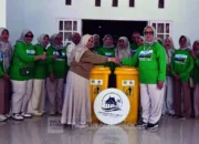 Cinta Kampung Halaman Perantau Sinjai di Makassar Bantu Tempat Sampah dan 100 Juz Amma