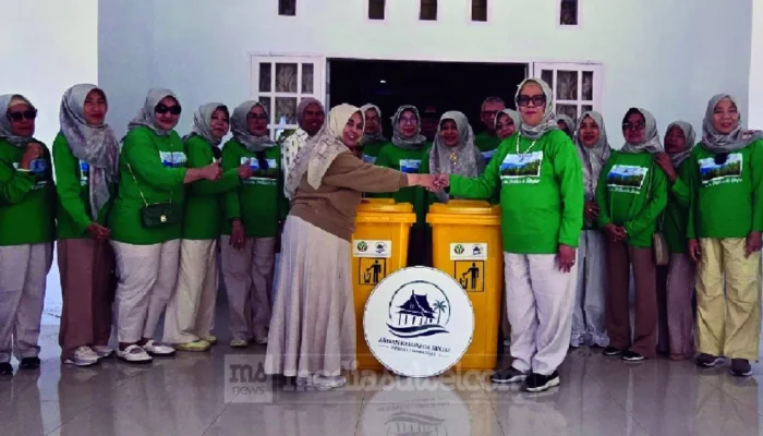 Cinta Kampung Halaman Perantau Sinjai di Makassar Bantu Tempat Sampah dan 100 Juz Amma
