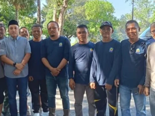 Lurah Bontoa dan Aparatnya Kerja Bakti di Rujab Bupati Jeneponto dan Kantor Camat Binamu 2 Lurah Bontoa dan Aparatnya Kerja Bakti di Rujab Bupati Jeneponto dan Kantor Camat Binamu