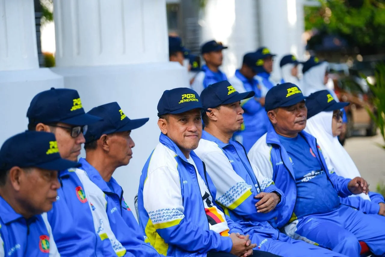 Bupati Paris Yasir Lepas 1.600 Kontingen PORSENIJAR PGRI Jeneponto ke Sidrap, Targetkan Juara Sulsel 2 Bupati Paris Yasir Lepas 1.600 Kontingen PORSENIJAR PGRI Jeneponto ke Sidrap, Targetkan Juara Sulsel
