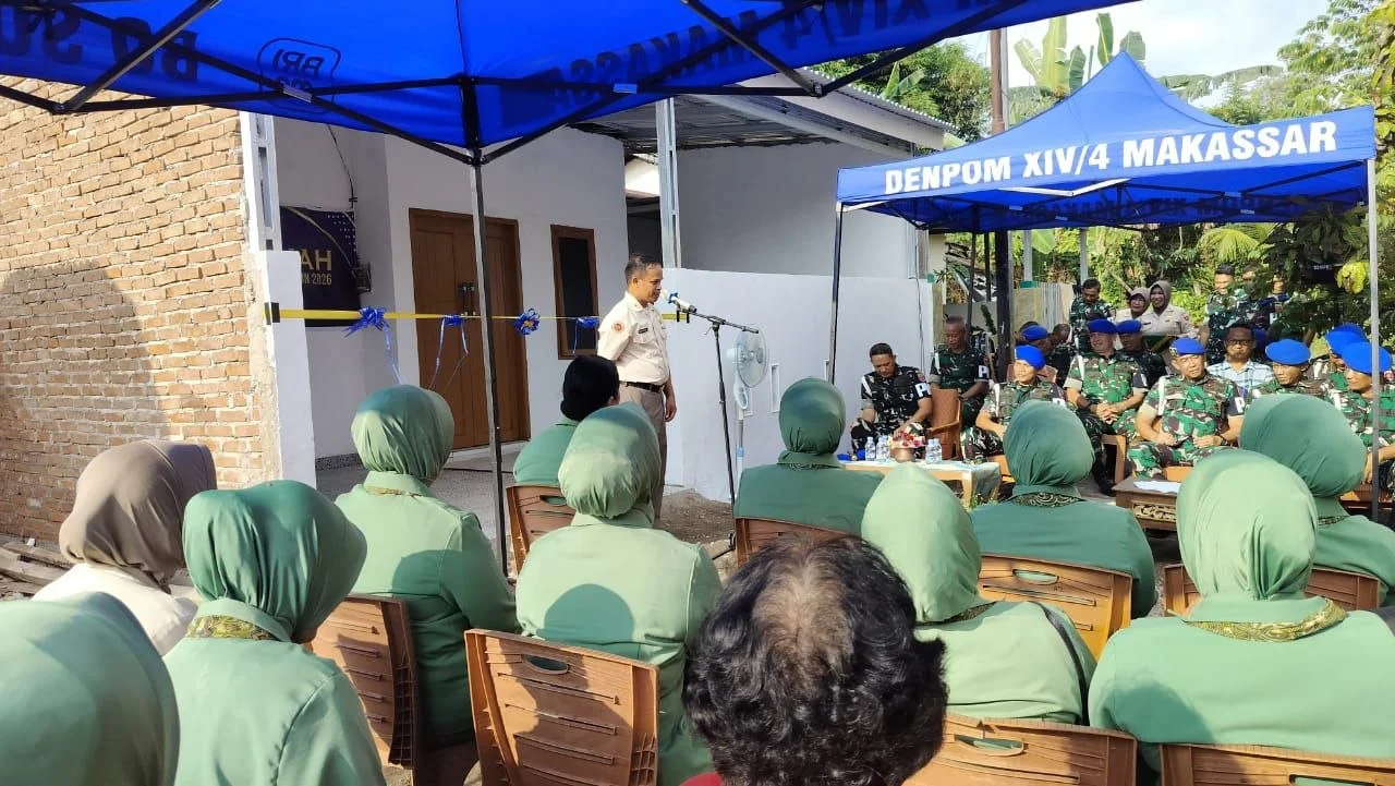 Pomdam XIV/Hasanuddin Serahkan Rumah Hasil Renovasi kepada Anggota di Maros 2 Pomdam XIV/Hasanuddin Serahkan Rumah Hasil Renovasi kepada Anggota di Maros