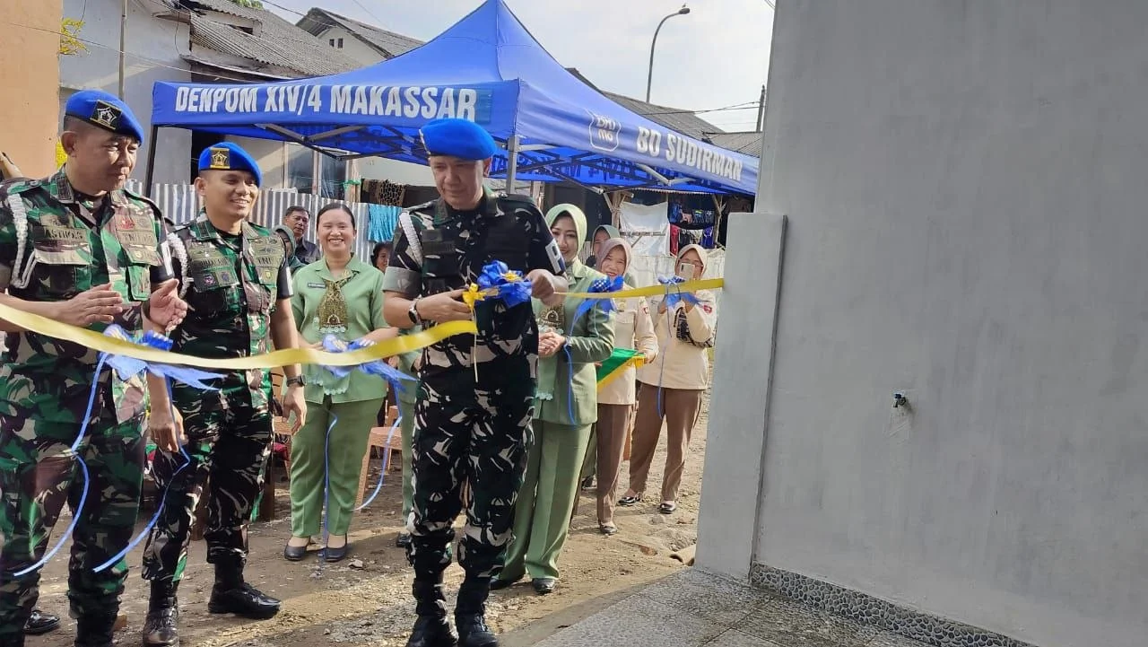 Pomdam XIV/Hasanuddin Serahkan Rumah Hasil Renovasi kepada Anggota di Maros