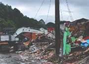 Tangis Pedagang Pecah Saat Ratusan Kios di Puncak-Cipanas Dibongkar