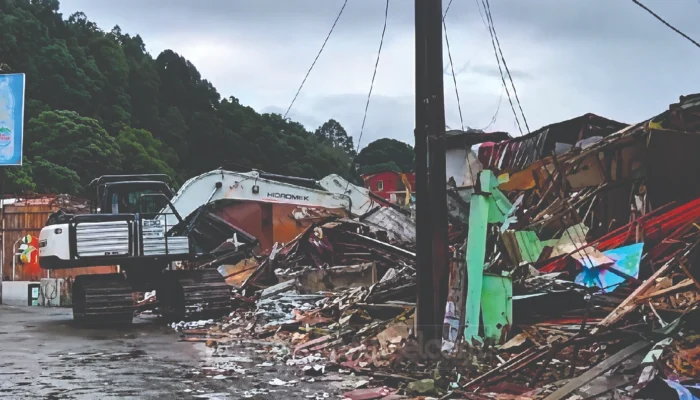 Tangis Pedagang Pecah Saat Ratusan Kios di Puncak-Cipanas Dibongkar
