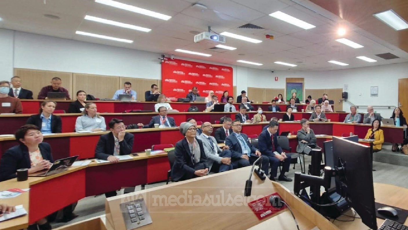 Dekan FKM Unhas Tawarkan Kolaborasi Riset One Health di Simposium Internasional Australia 2 Peserta simposium
