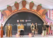 Wastra Nusantara Curi Perhatian Delegasi Dunia, Makassar Pamerkan Kekuatan Diplomasi Lewat Fashion Show Berkelas