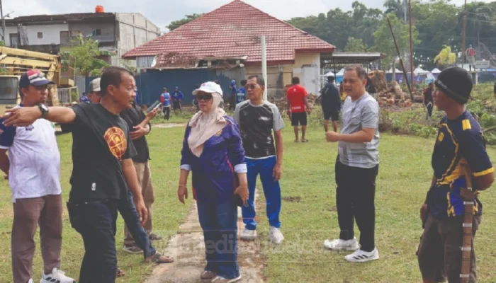 Jelang Porsenijar Sulsel, Wabup Sidrap Pimpin Kerja Bakti Massal di Stadion Ganggawa