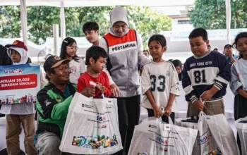 Pertamina Salurkan 1.000 Seragam Sekolah dan Paket Sembako 1 Pertamina Salurkan 1.000 Seragam Sekolah dan Paket Sembako