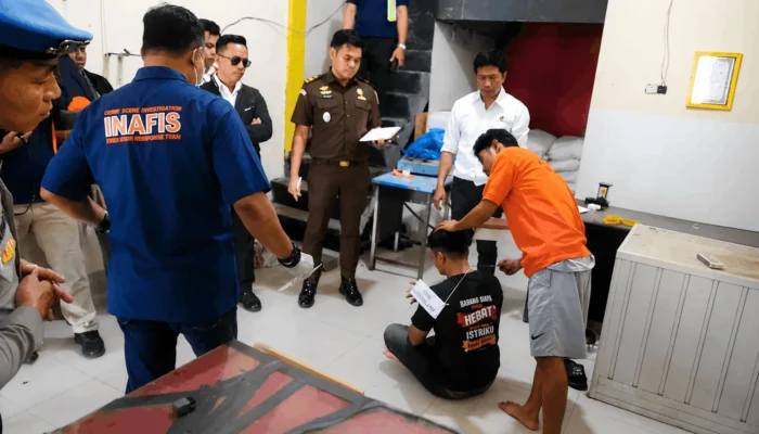 Rekonstruksi Pembunuhan Istri di Makassar, Suami Peragakan 16 Adegan di Polsek Tamalate