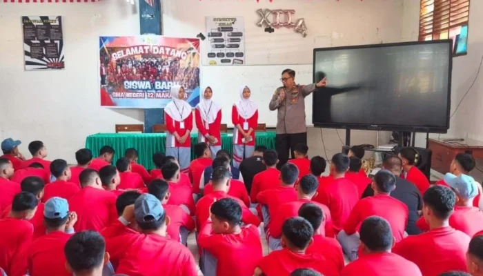 Kapolsek Manggala Edukasi Siswa Baru Cegah Bullying di SMAN 12 Makassar