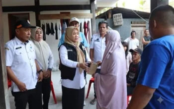 Korban Kebakaran di Baranti Terima Santunan dari Wabup Sidrap 6 1002110745